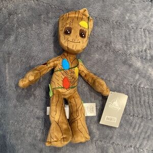 Disney store exclusive Christmas Groot Gardiens of the Galaxy Marvel plush NWT